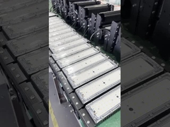 Güneş Enerjili Dış Mekan Aydınlatması Siyah Uzaktan Kumandalı IP65 Güneş Lambası 400W