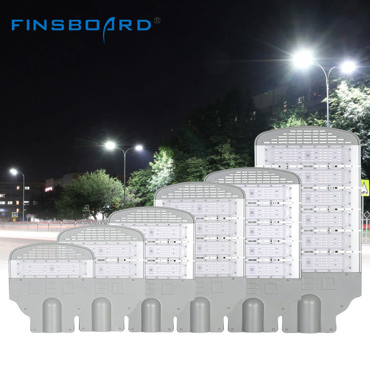 Dış Ortamlar için IP65 Su Geçirmez Yüksek Geçirgenlikli Döküm Alüminyum LED Sokak Lambası