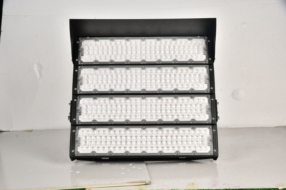 IP65 Su Geçirmez LED Yüksek Direk Işığı, 50.000 Saat Ömür ve Stadyumlar için Ayarlanabilir Işık Açısı