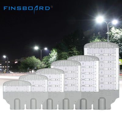 Dış Ortamlar için IP65 Su Geçirmez Yüksek Geçirgenlikli Döküm Alüminyum LED Sokak Lambası